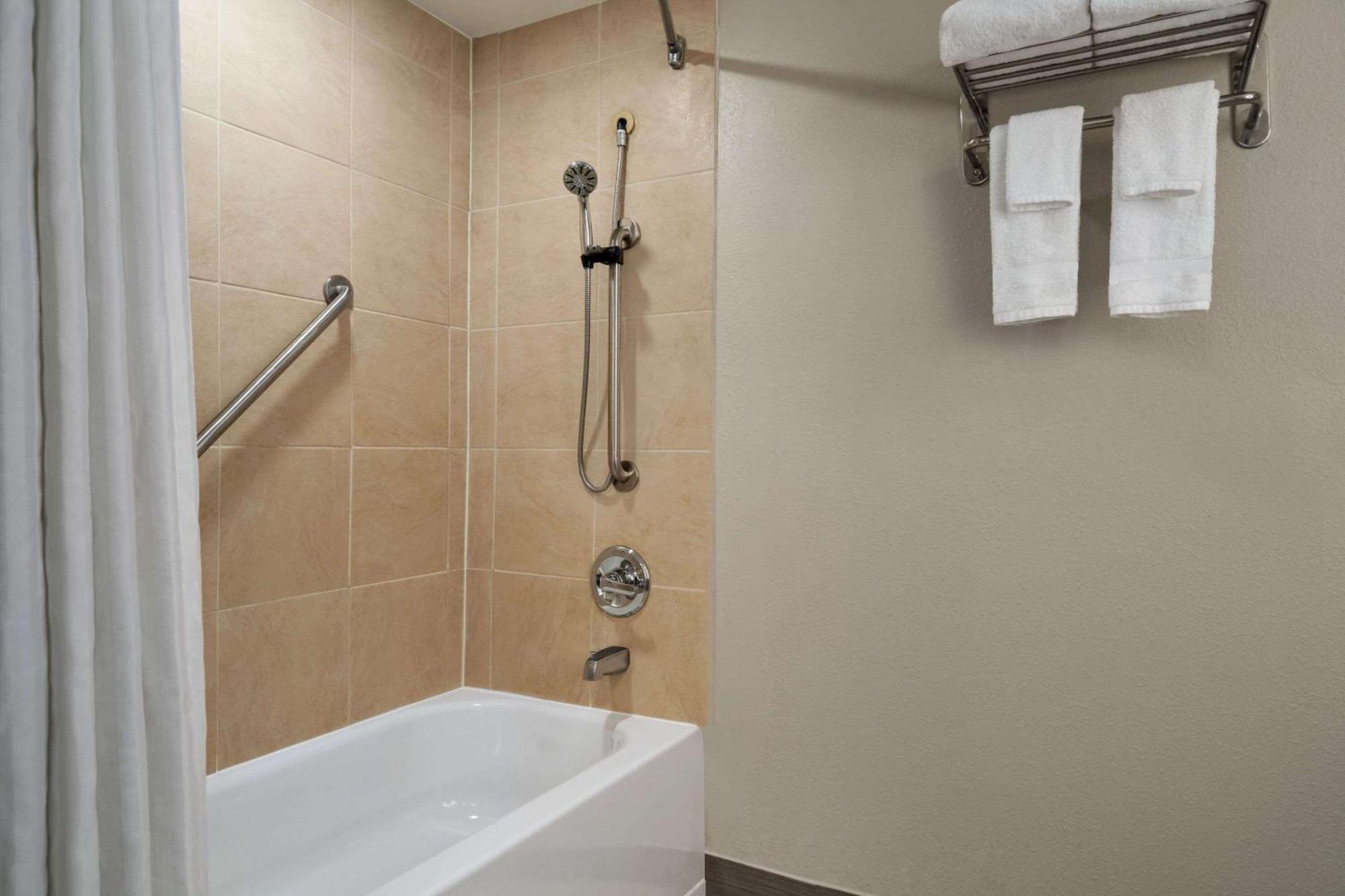 Wyndham Garden Inn Pittsburgh Airport Робінсон-Тауншип Екстер'єр фото