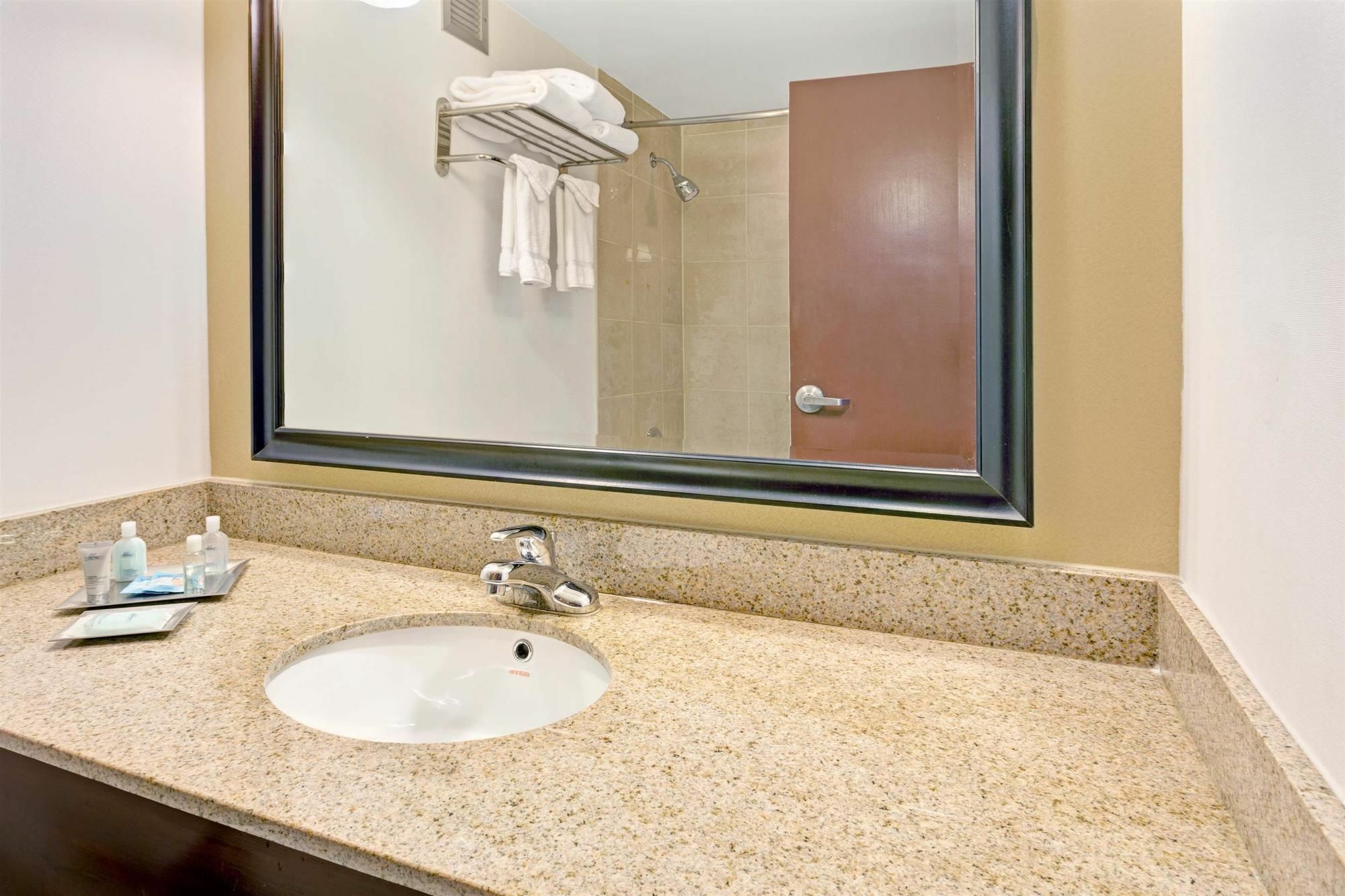 Wyndham Garden Inn Pittsburgh Airport Робінсон-Тауншип Екстер'єр фото
